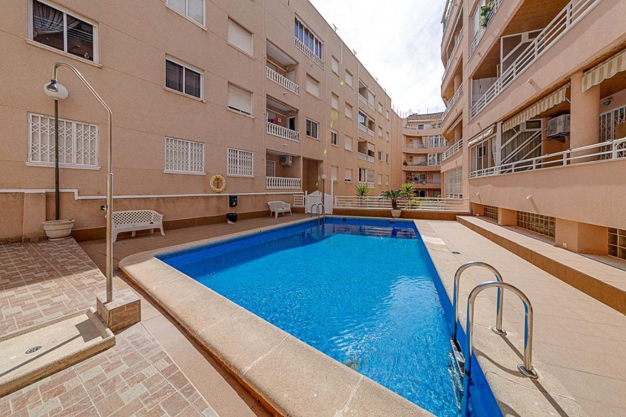 Cozy Appartment Torrevieja At Irina Bagian luar foto