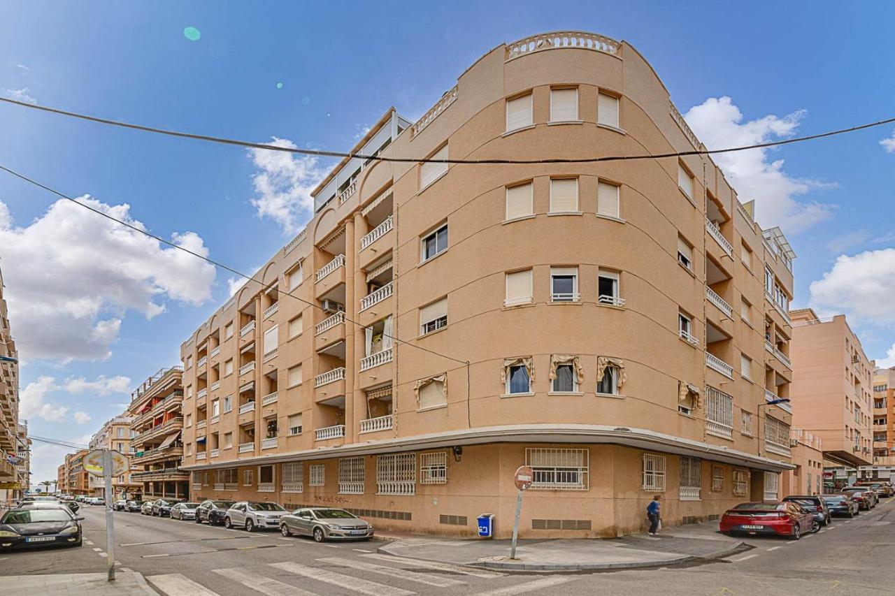 Cozy Appartment Torrevieja At Irina Bagian luar foto