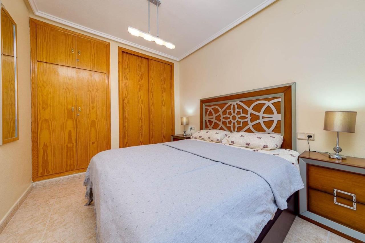 Cozy Appartment Torrevieja At Irina Bagian luar foto