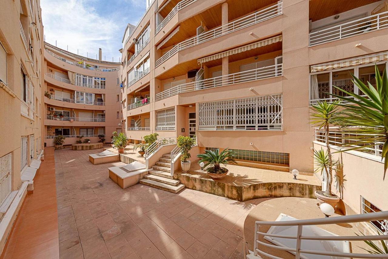 Cozy Appartment Torrevieja At Irina Bagian luar foto