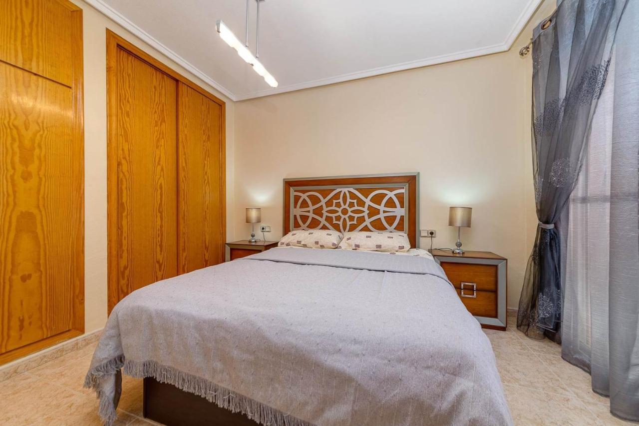 Cozy Appartment Torrevieja At Irina Bagian luar foto