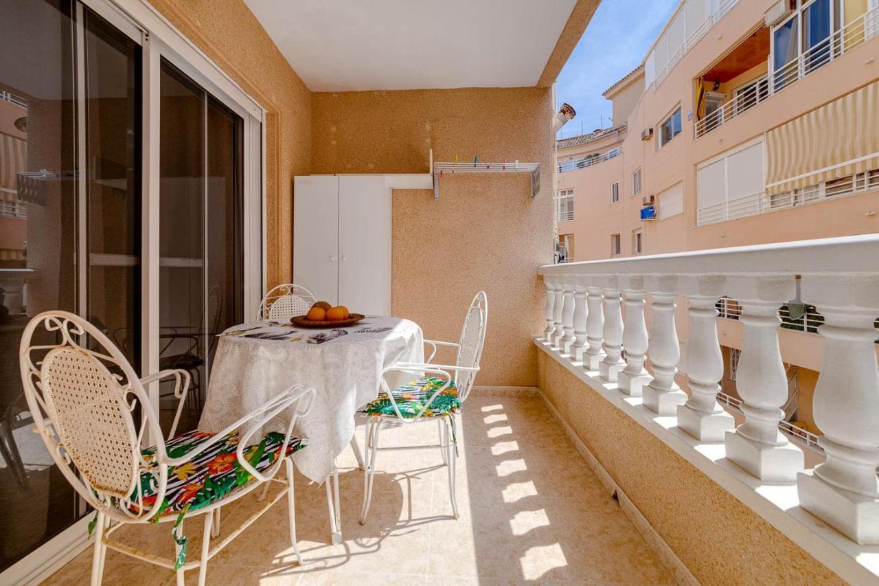 Cozy Appartment Torrevieja At Irina Bagian luar foto