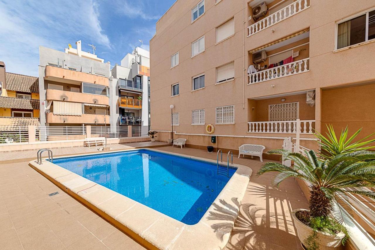 Cozy Appartment Torrevieja At Irina Bagian luar foto